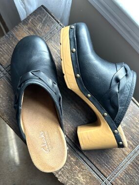 Clarks Artisan • Ledella Meg Leather Heeled Clogs